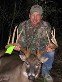 Darryl Ford shot this15 point buck with a bow just outside of Cross Plains on Oct 24 2006. He measured 184 gross inches.